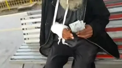 Scene cumplite în Cluj. Doi polițiști i-ar fi rupt mâna unui cerșetor, după care l-ar fi mituit cu 500 de lei ca să nu zică nimic VIDEO