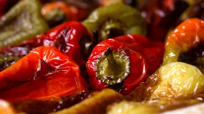 Secretul ardeilor copți la borcan. Ce nu trebuie să lipsească, așa vor ieși foarte gustoși