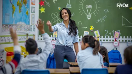 Ziua Profesorului, 5 octombrie. Cum sărbătoresc școlile și elevii din România această aniversare