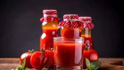 Roșii în suc propriu pentru iarnă la borcan. Ingredientul care dă savoarea de la țară
