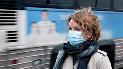 Masca de protecție, obligatorie pe stradă de astăzi, 6 octombrie. Ce excepții există în localitățile cu rata de peste 6 la mie