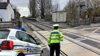 Capcana incredibilă pentru șoferii care trec cu mașina peste calea ferată. Ce fac polițiștii când stau la pândă