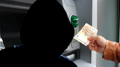 'Umărul surferului', metoda prin care românii au furat la greu bani din bancomatele belgienilor. Cum procedau