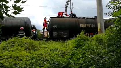 Tânăr de 16 ani, mort după ce s-a urcat pe vagonul unui tren staționat în gară. Ce tragedie a avut loc