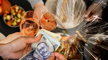 Cât costă cina de Revelion 2022 pentru 2 persoane. Câte sute de lei scot românii din buzunare