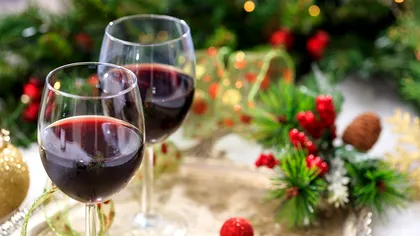 Cum alegi corect vinul pentru masa de Crăciun. Ce e musai să alegi pentru friptură, cozonac sau sarmale