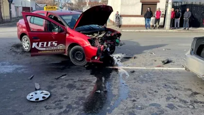 Accident în timpul examenului auto. Polițistul și martora de pe bancheta din spate au avut nevoie de îngrijiri medicale