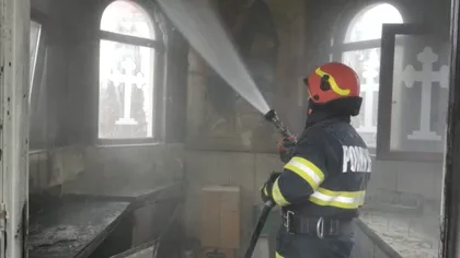 Incendiu puternic la o Biserică, de Bobotează. Flăcările au izbucnit din cauza unor lumânări aprinse lăsate nesupravegheate