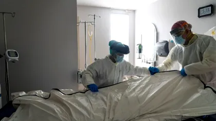 Medic român, avertisment crunt înaintea exploziei generate de Omicron: „S-ar putea să afli, odată infectat, că nu erai doar prost înainte”