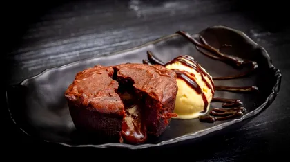 Rețeta de lava cake pe care trebuie s-o încerci și tu. Este atât de simplă, dar delicioasă