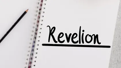 Ce înseamnă cuvântul 'Revelion', de fapt, și din ce limbă provine. Românii au petrecut aseară fără să știe