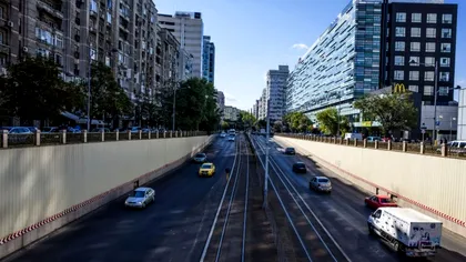 Situație îngrozitoare în București. Mare atenție, șoferi! Cad bucăți de beton în pasajul vechi de peste 30 de ani