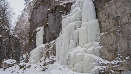'Frozen' de România atrage tot mai mulți turiști. Locul de gheață unde se duc românii pentru poze