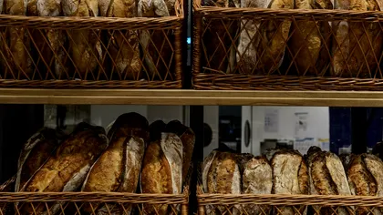 Cât costă o pâine și 1 litru de ulei în România. Cele mai mari prețuri din ultimii 18 ani