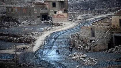 Satul 'fantomă' care a ieșit la iveală după 30 de ani din cauza secetei. Locuitorii din Spania se înghesuie să îl vadă VIDEO