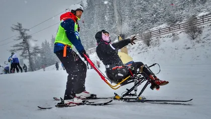 Pârtie de schi pentru persoanele cu dizabilități. Unde pot învăța acest sport VIDEO