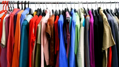 Trucul simplu pentru a scoate petele de mucegai de pe haine. În două ore sunt ca noi