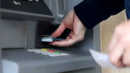 Tasta 5 de la bancomat îți arată un detaliu crucial pentru cardul tău bancar. Ai grijă!