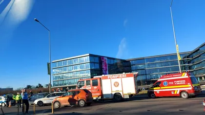 Ultima oră! Accident în lanț în zona Băneasa, cu un autoturism răsturnat. Care este starea victimelor