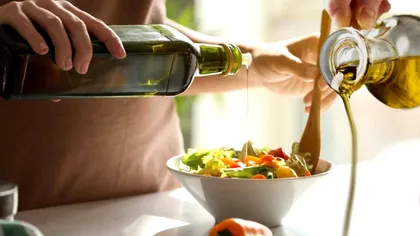 Cum prăjești sau coci alimente fără ulei. Trucul genial și sănătos la care trebuie să apelez