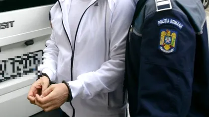 Elev de 17 ani din Vrancea, ridicat de polițiști de la școală. Tânărul a bătut doi profesori