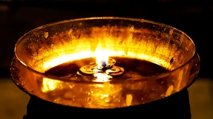 De ce să nu arunci uleiul din candelă. Ce trebuie să faci cu el, unde poți să-l folosești