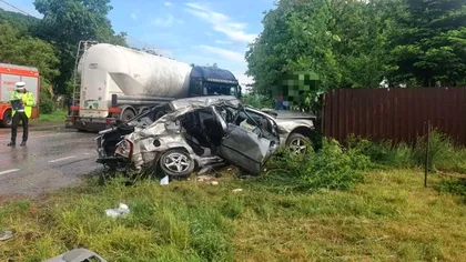 Accident deosebit de grav în Bacău între un autoturism și un autocamion. Două persoane au murit, iar alta e în stare critică