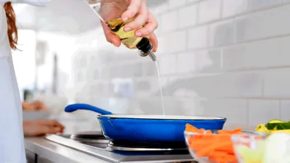 De ce să nu mai gătești în ulei de măsline. Trucurile bucătarilor de top