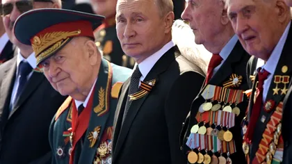 Misterul a fost desluşit. De ce a purtat Vladimir Putin o pătură pe picioare la parada militară