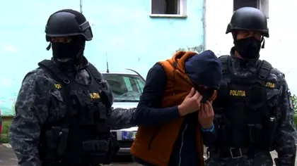 Descoperire șocantă a polițiștilor din Craiova. Ce au găsit oamenii legii în geanta unui om al străzii. Siguranța cetățenilor, în mare pericol