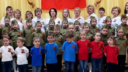 Vladimir Putin, derapaj halucinant la o grădiniță din Rusia. Ce i-a pus pe copii să facă pentru a avertiza Occidentul. Liderul rus a depășit orice limită