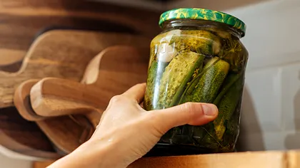 De ce să pui frunze de vişin în murături. Secretul pe care doar gospodinele isteţe îl ştiu 