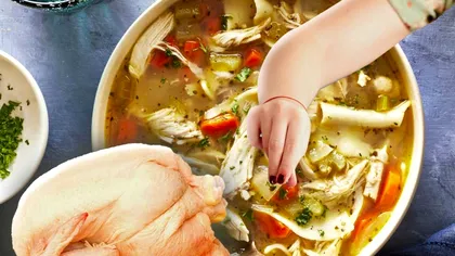 Ce pui în ciorba de pui pentru un gust desăvârşit. Ingredientul care schimbă tot, doar aşa o vei face de acum
