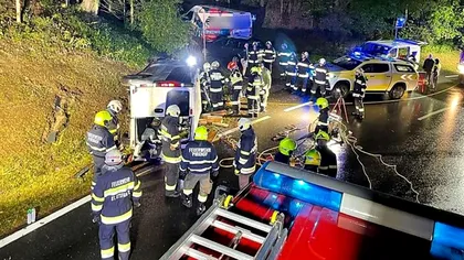 Microbuz plin cu românce, implicat într-un accident mortal pe o șosea din Austria. Toate femeile se întorceau în România de la muncă