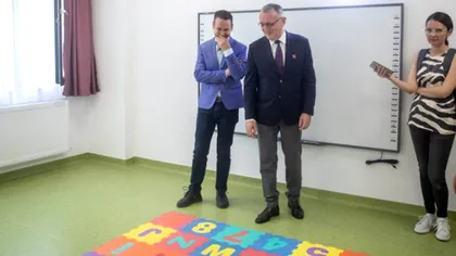 Mesaj indecent la deschiderea unei grădinițe. Primarul Negoiță s-a amuzat, în timp ce ministrul Educației nu a părut încântat