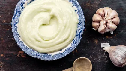 Cât usturoi se pune la mujdei. Doar așa va ieși ca la restaurant