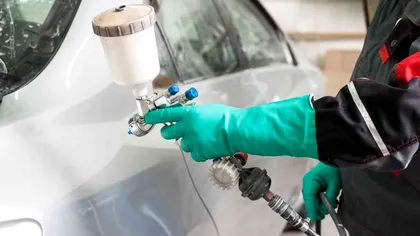 Cât costă să îți vopsești mașina în 2022. Suma pe care trebuie să o plătești pentru un singur element