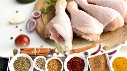 Ce condimente se pun la carnea de pui. Amestecul ideal pentru o friptură delicioasă