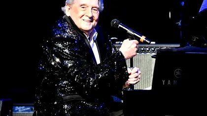 Doliu uriaș în showbiz. Cântărețul celebru care a murit astăzi, ce tragedie!