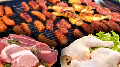 În ce ordine se pune carnea pe grătar. Mulți români greșesc, de asta se arde și nu iese gustoasă