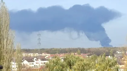 Incendiu de proporţii la un centru de colectare şi deşeuri din Chitila. E alertă, a fost trimis şi SMURD-ul