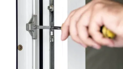 Ce trebuie să faci la geamul de termopan iarna ca să nu intre frig în casă. Puţini ştiu de acest buton