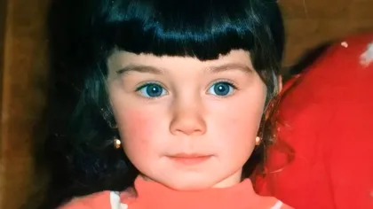 Recunoşti fetiţa din imagine? Astăzi este una dintre cele mai frumoase vedete de la noi