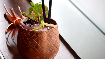 De ce se pun două paie în cocktailuri, de fapt. Rolul secret pe care îl au acestea. Sigur nu te-ai fi gândit