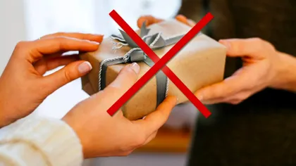 Greșelile majore pe care le fac cei mai mulți oameni când oferă un cadou. Nu mai proceda așa