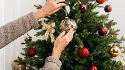 Tendințe Crăciun 2022-2023. Cum ne împodobim bradul și ce decorațiuni sunt la modă anul acesta