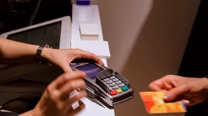 Schimbări la plățile cu cardul din magazinele mici. E oficial, ce s-a stabilit