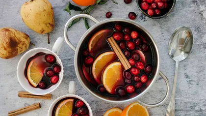 Cât alcool are vinul fiert, de fapt. Ce se întâmplă dacă îl ții 30 de minute pe foc