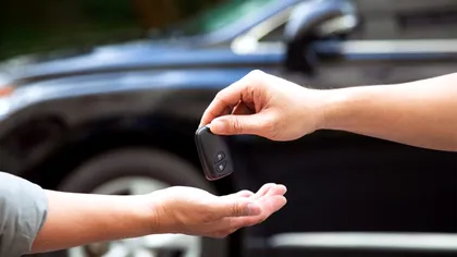 Ce trebuie să facă şoferii de acum dacă încredinţează maşina altcuiva? Amenzile sunt uriaşe, avertismentul autorităţilor