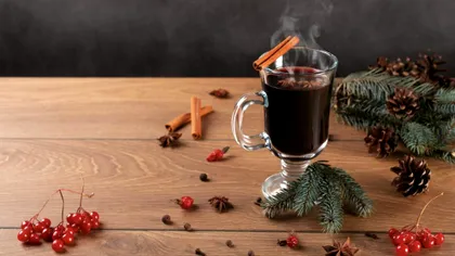 Cine a inventat vinul fiert. De ce îl bem de sărbători și care este rețeta originală